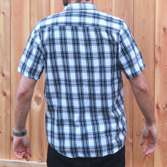 Stylish Bluenotes Button Down Shirt Short Sleeved Black and White - Size: Large - Picture 2 of 3